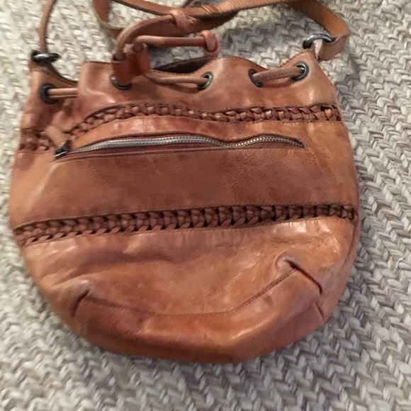 Elegant Tan Leather Crossbody Bag - Picture 1 of 4